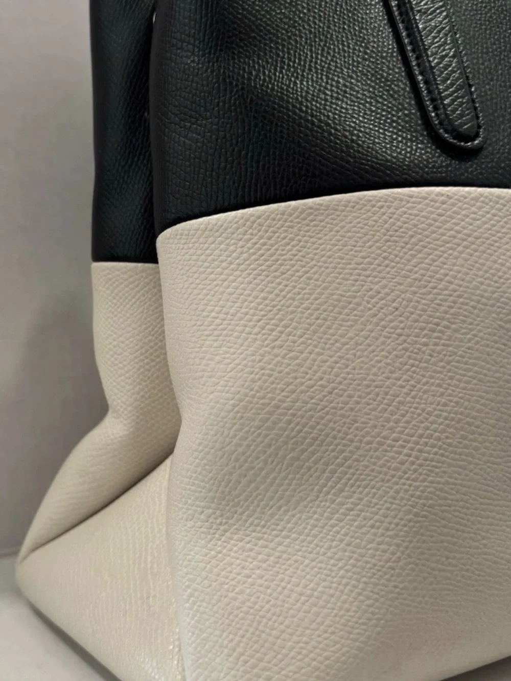Coach Two-Tone Black and Cream Leather Tote-needs a touch of love - Picture 4 of 12